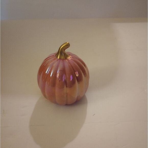 🆕🎃Bullseye Playground Pink Irridescent Ceramic Pumpkin Decor - Picture 4 of 8